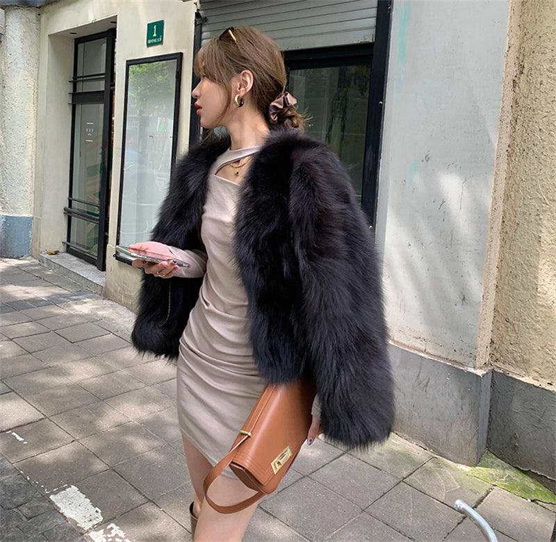 Luxury Collarless Short Faux Fur Coat with Elegant Thick Design