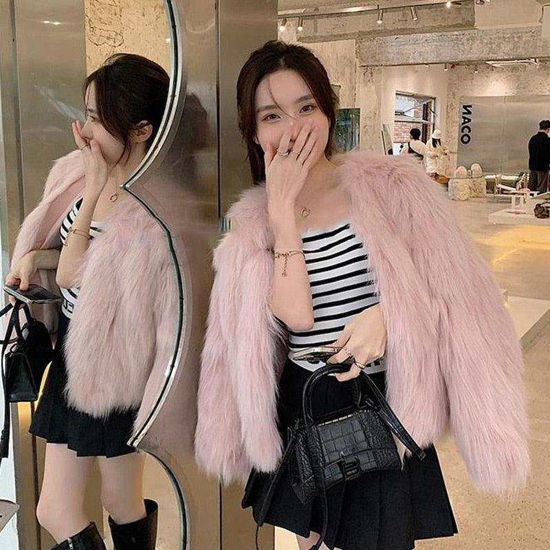 Luxury Collarless Short Faux Fur Coat with Elegant Thick Design