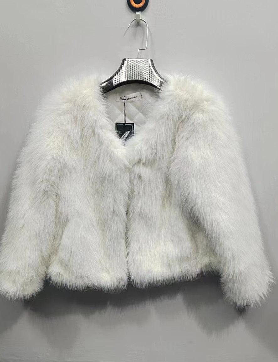 Luxury Collarless Short Faux Fur Coat with Elegant Thick Design