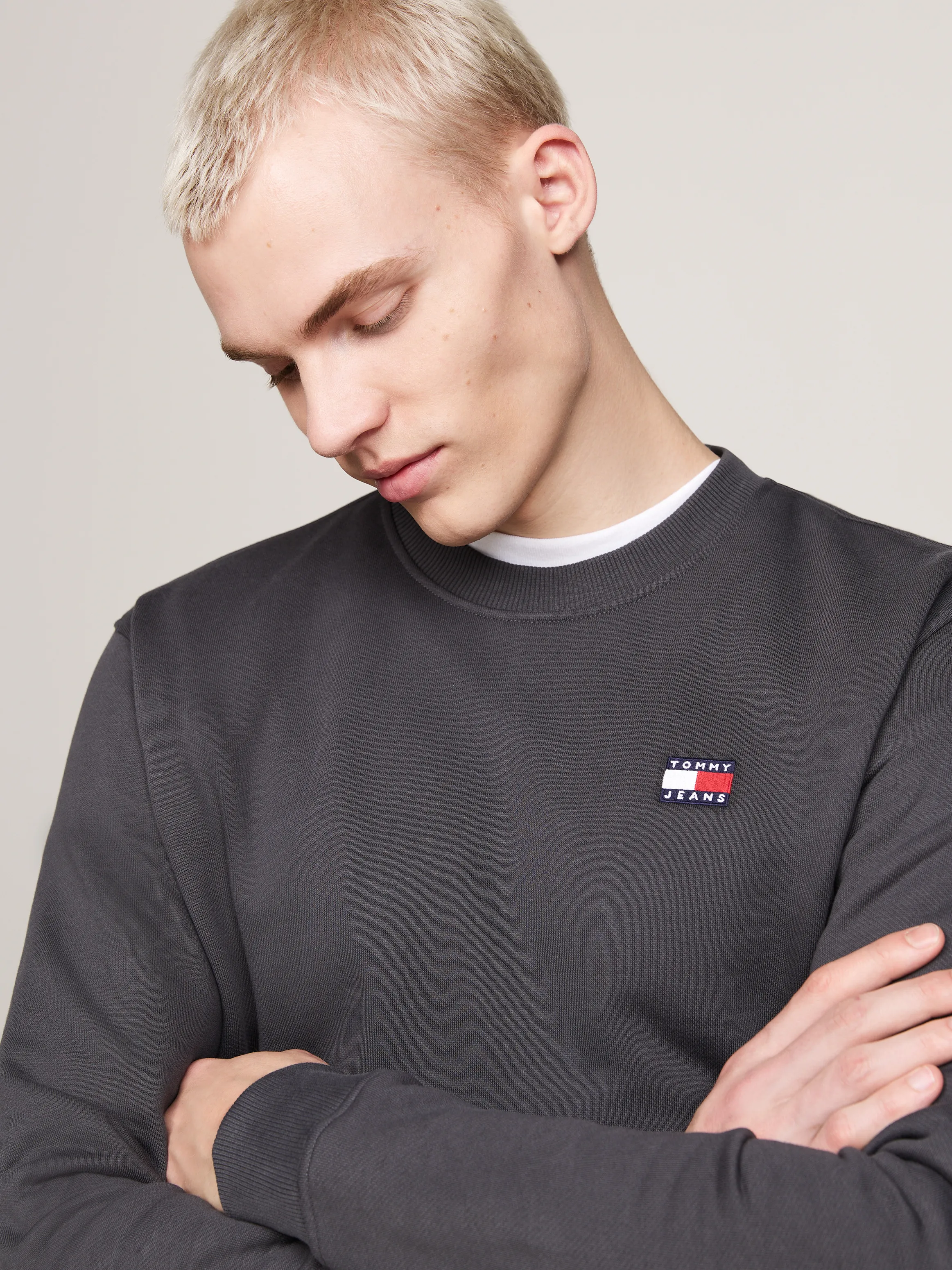 Regular Badge Sweatshirt | Sweatshirts & Hoodies | Tommy Jeans