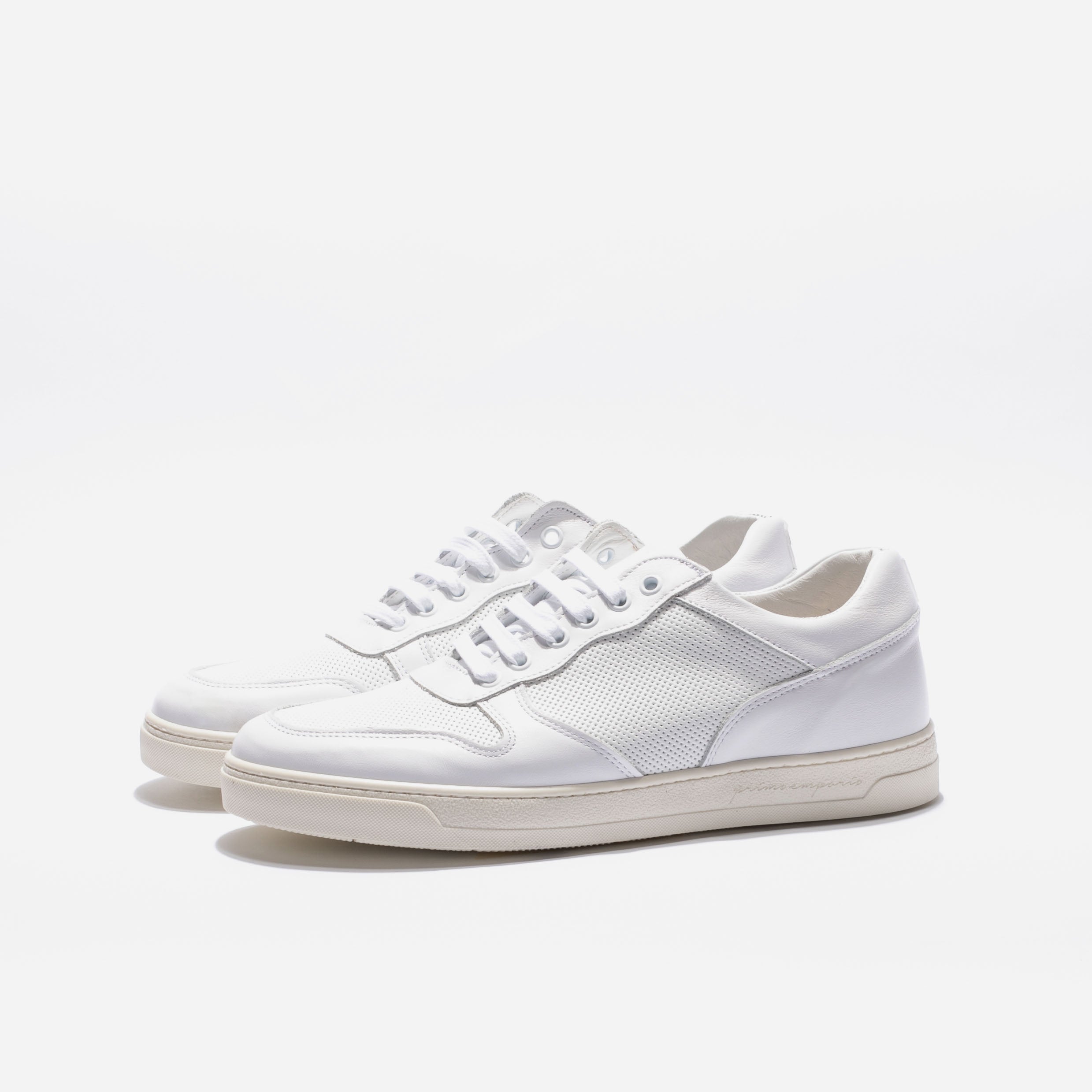 Sneakers bassa con pelle forata